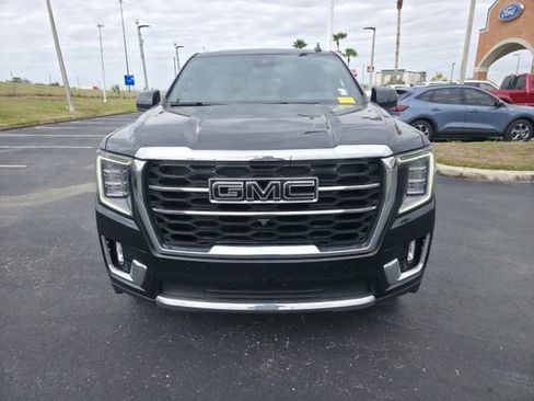Used 2024 GMC Yukon XL SLT w/ SLT Luxury Package image 3