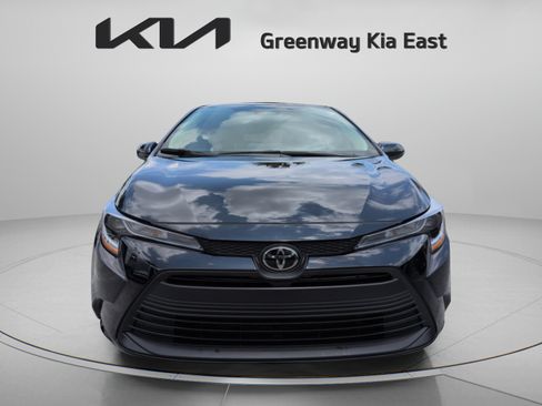 Used 2025 Toyota Corolla LE FWD image 10