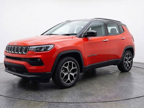 Used 2025 Jeep Compass Limited AWD/4WD image 3