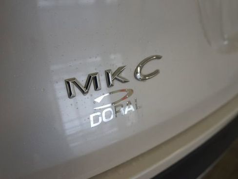 Used 2019 Lincoln MKC Reserve image 13