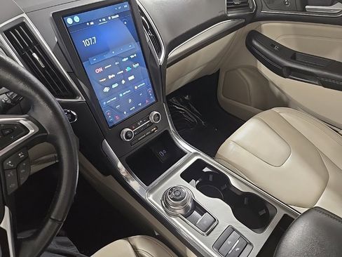 Used 2022 Ford Edge Titanium image 13