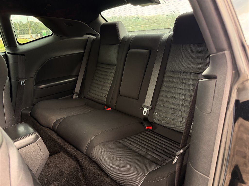 Used 2014 Dodge Challenger R/T RWD image 10