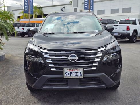Used 2024 Nissan Rogue S FWD image 2