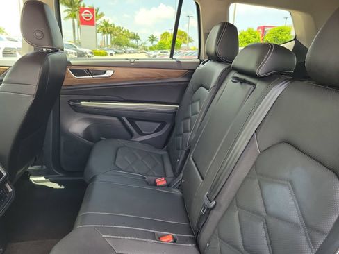 Used 2026 Volkswagen Atlas SE FWD image 15