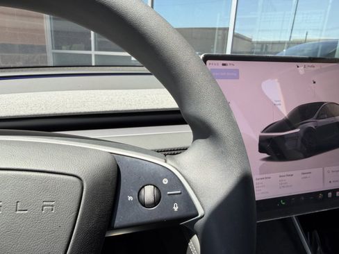 Used 2026 Tesla Model Y 2WD image 34