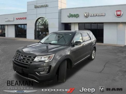 Used 2017 Ford Explorer XLT FWD image 1