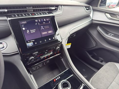 New 2025 Jeep Grand Cherokee Altitude w/ Trailer Tow Package image 20