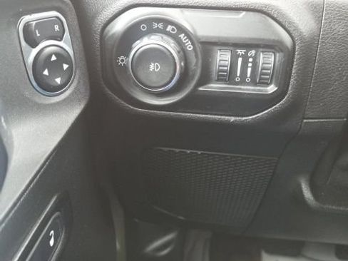 Used 2021 Jeep Wrangler Unlimited Rubicon w/ Dual Top Group AWD/4WD image 16