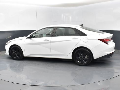 Used 2023 Hyundai Elantra SEL image 5