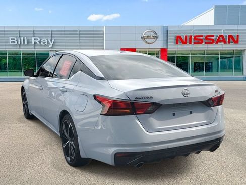 Used 2025 Nissan Altima 2.5 SR w/ SR Premium Package FWD image 3