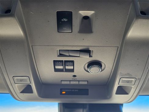 Used 2018 Chevrolet Suburban LT image 38