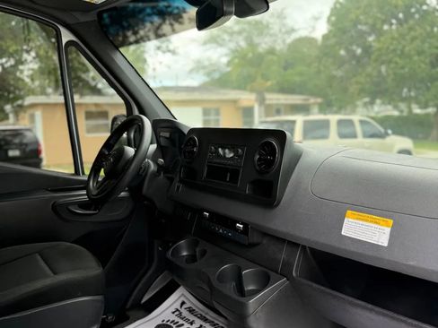 Used 2021 Mercedes-Benz Sprinter 2500 image 18