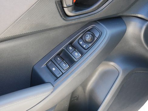 Used 2025 Subaru Crosstrek 2.0i Premium AWD/4WD image 19