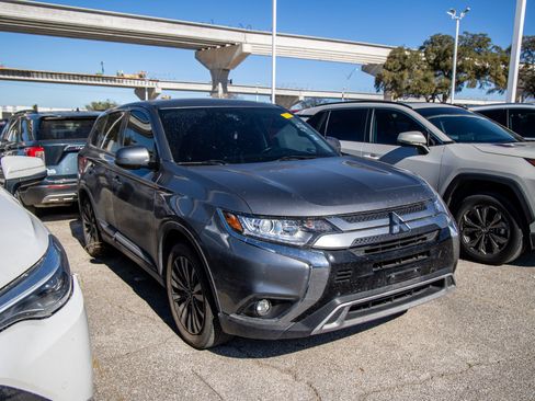 Used 2020 Mitsubishi Outlander SE image 6