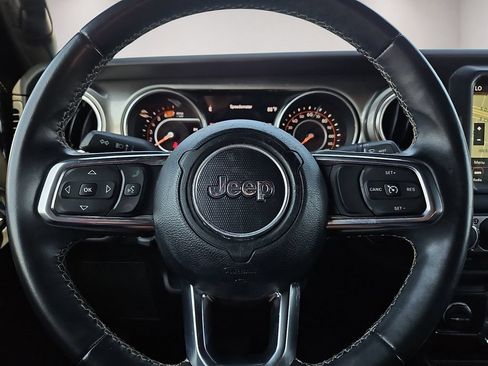 Used 2018 Jeep Wrangler Unlimited Sahara AWD/4WD image 30