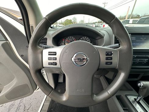 Used 2019 Nissan Frontier SV image 12