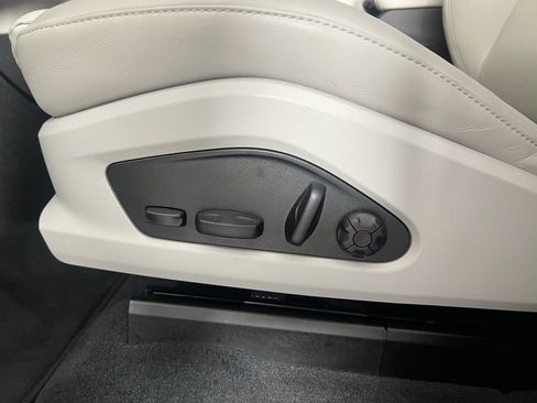 Certified 2024 Porsche Macan 4 Electric image 31