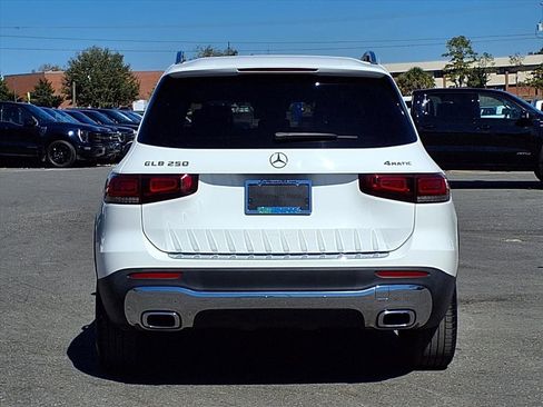 Used 2023 Mercedes-Benz GLB 250 4MATIC w/ Premium Package image 6