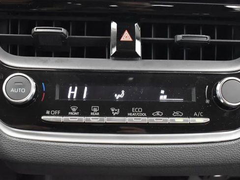 Used 2024 Toyota Corolla LE image 31