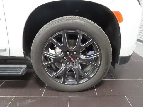 Used 2024 GMC Yukon XL Denali AWD/4WD image 15