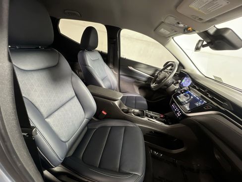 Used 2023 Chevrolet Bolt EUV LT w/ Convenience Package image 25