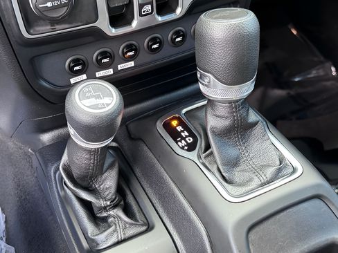 Used 2021 Jeep Gladiator Sport AWD/4WD image 34
