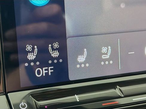 Used 2025 Volkswagen Atlas SE image 21