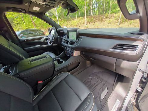 Used 2024 Chevrolet Tahoe Premier w/ Premium Package image 38