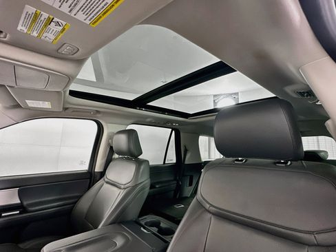 Used 2025 Ford Expedition Active AWD/4WD image 27