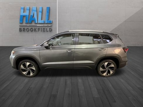 Certified 2025 Volkswagen Taos SE image 3