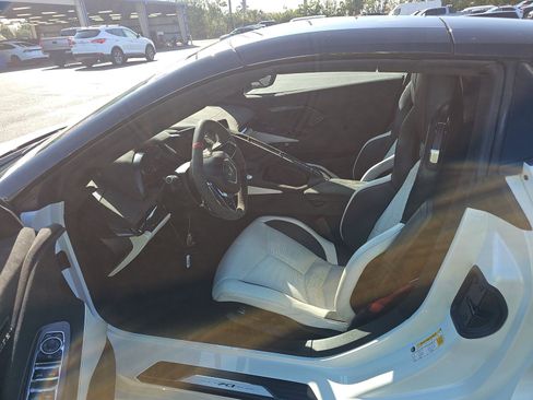 Used 2023 Chevrolet Corvette Stingray Premium Conv w/ Z51 Performance Package image 8