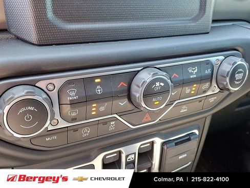 Used 2021 Jeep Gladiator Sport AWD/4WD image 18
