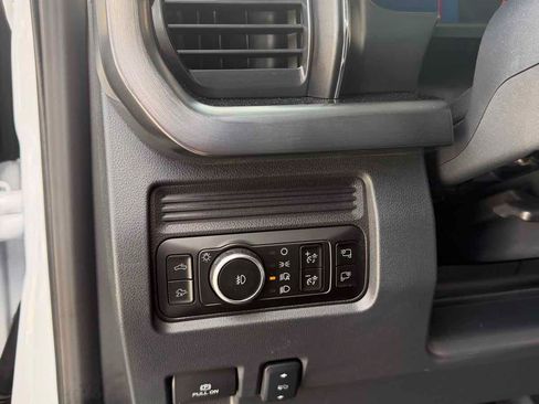 Used 2025 Ford F250 Lariat AWD/4WD image 18