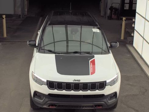 Used 2024 Jeep Compass Trailhawk w/ Trailhawk Elite Group AWD/4WD image 3