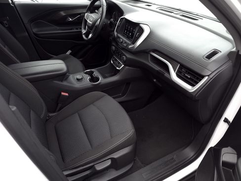 Used 2024 GMC Terrain SLE image 34