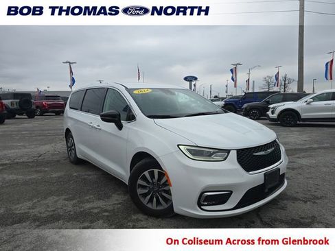 Used 2024 Chrysler Pacifica Limited FWD image 1