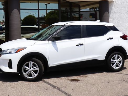 Used 2024 Nissan Kicks S FWD image 4