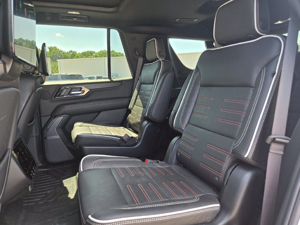 Used 2025 GMC Yukon AT4 Ultimate w/ LPO, AT4 Appearance Package AWD/4WD image 13