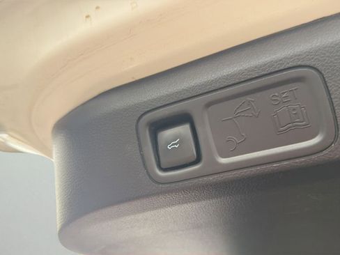 Used 2022 Ford Expedition XLT image 22