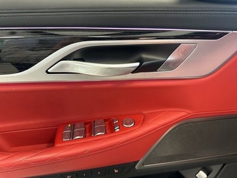 Used 2022 BMW 750i xDrive w/ Executive Package image 3