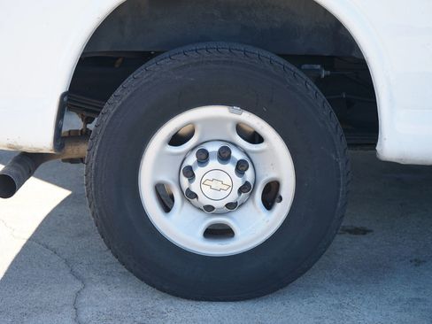 Used 2021 Chevrolet Express 2500 w/ Driver Convenience Package image 3