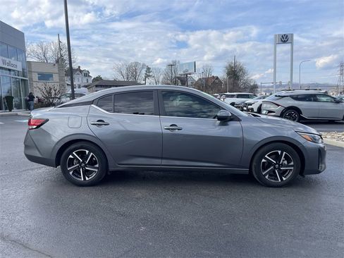 Used 2024 Nissan Sentra SV image 4