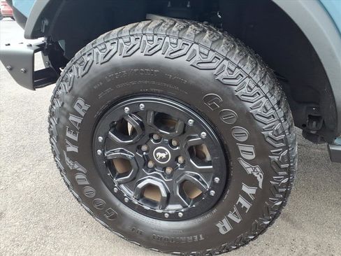 Used 2021 Ford Bronco Badlands image 9