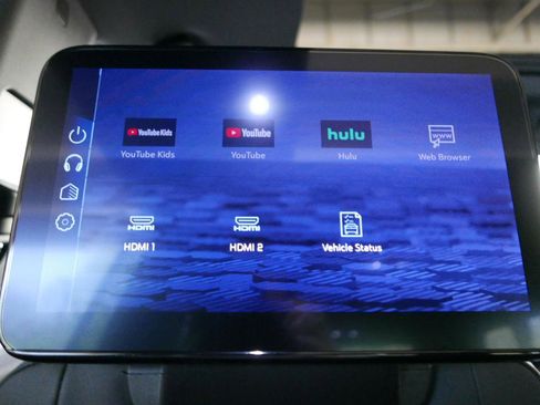 Used 2025 Chevrolet Suburban High Country AWD/4WD image 35