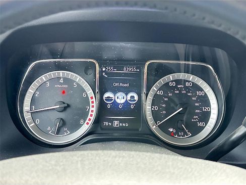 Used 2017 Nissan Titan SV RWD image 14