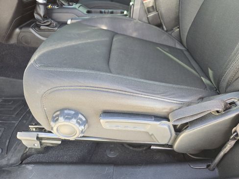 Used 2020 Jeep Wrangler Sport S image 26