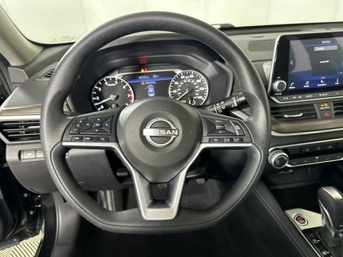 Used 2023 Nissan Altima 2.5 SV image 14