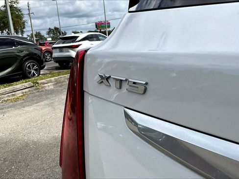 Used 2021 Cadillac XT5 Premium Luxury image 9
