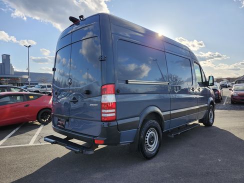 Used 2018 Mercedes-Benz Sprinter 2500 image 14