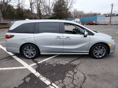 Used 2025 Honda Odyssey Touring image 7